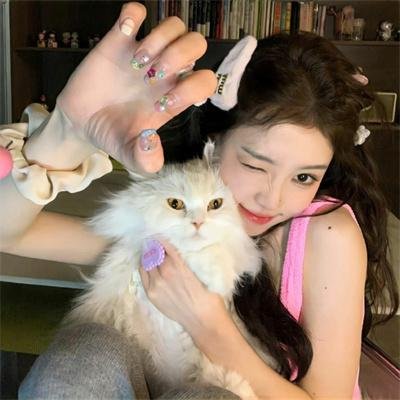 龙纹身的女孩